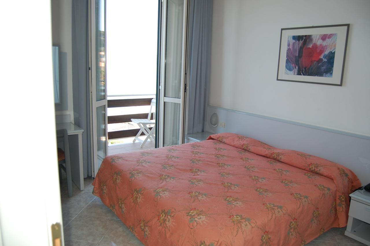 Hotel Villa Ombrosa Portoferraio Δωμάτιο φωτογραφία