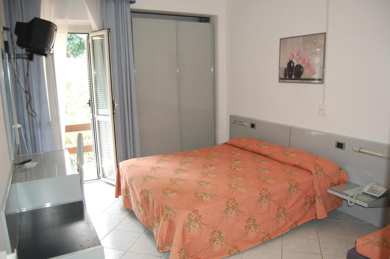 Hotel Villa Ombrosa Portoferraio Δωμάτιο φωτογραφία